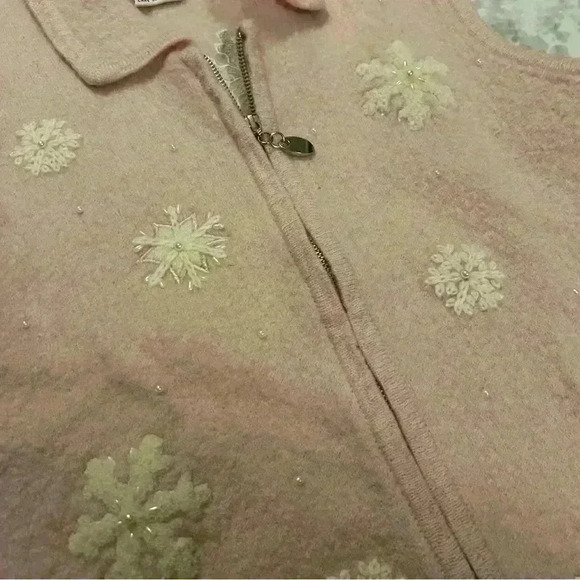 Vintage Mandal Bay 100% Wool Pastel Pink Winter Snowflake Pearl Zip Vest Size L - Picture 3 of 4